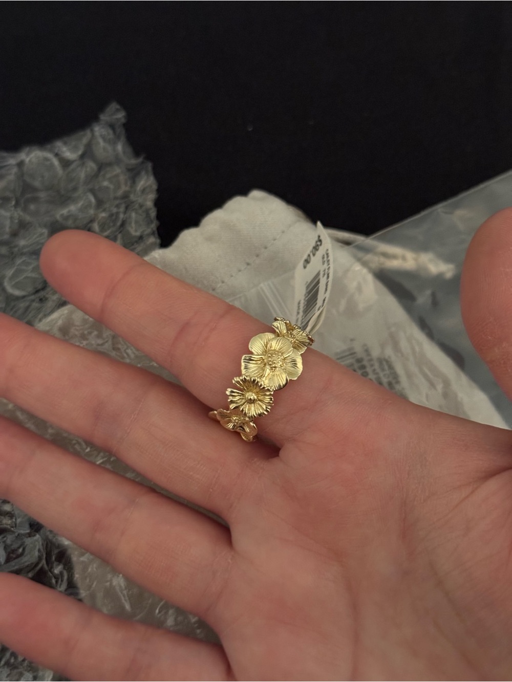 Kendra Scott Gold Floral Stack Ring - Picture 6 of 8